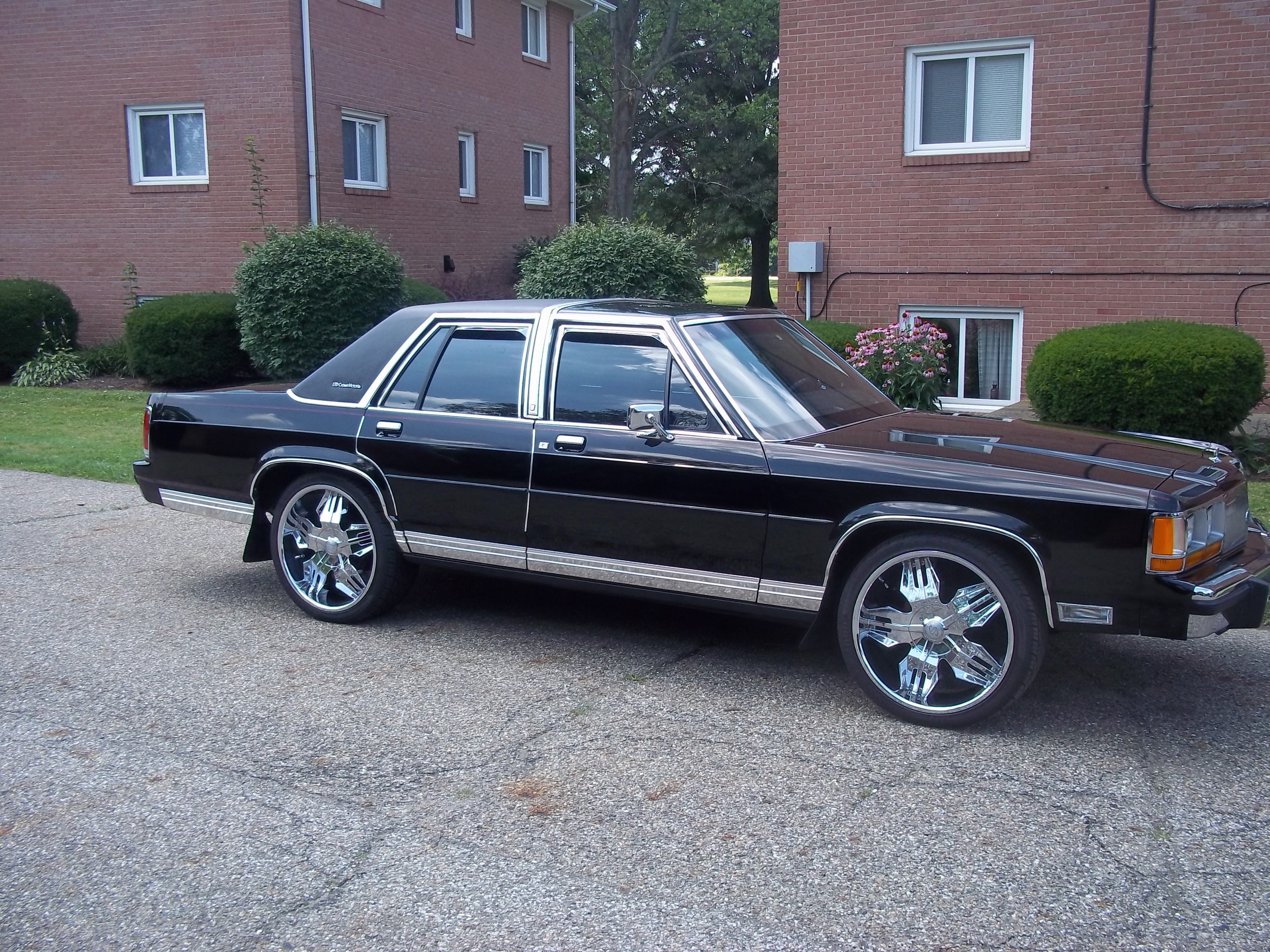 1989 FORD CROWN VICTORIA